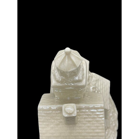 Vintage Sankyo Collectible Pearlescent Ceramic Music Box Figurine 6.5" Tall - Picture 5 of 8